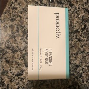 Proactive cleansing body bar